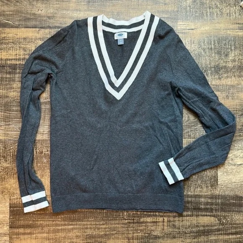 SOLD Womens Old Navy Gray V-neck Sweater Size Medium
